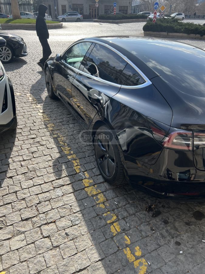 Tesla Model 3 - фото 3