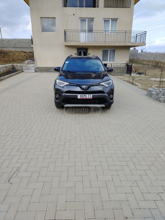 Toyota RAV 4 - фото 1