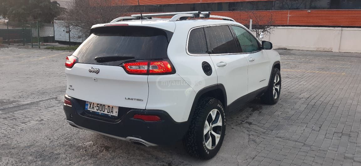 Jeep Cherokee - фото 3