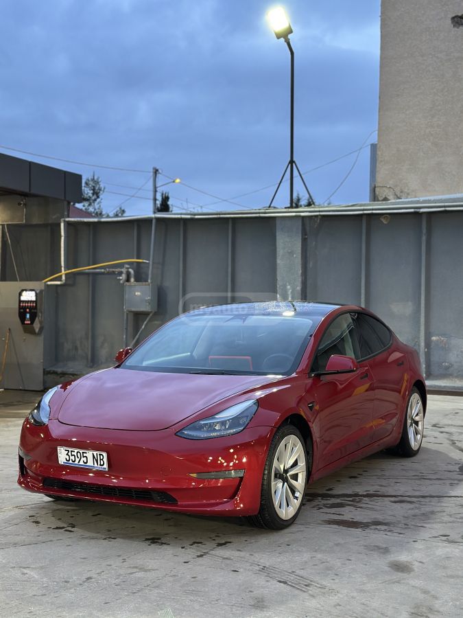 Tesla Model 3 - фото 1