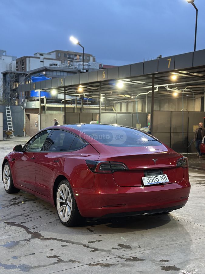 Tesla Model 3 - фото 3