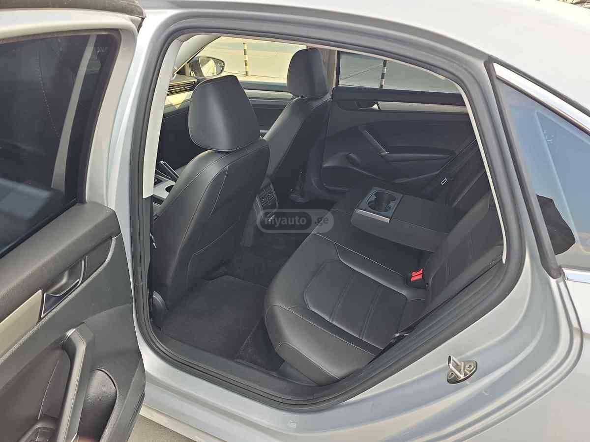 Volkswagen Volkswagen Passat — миниатюра 8