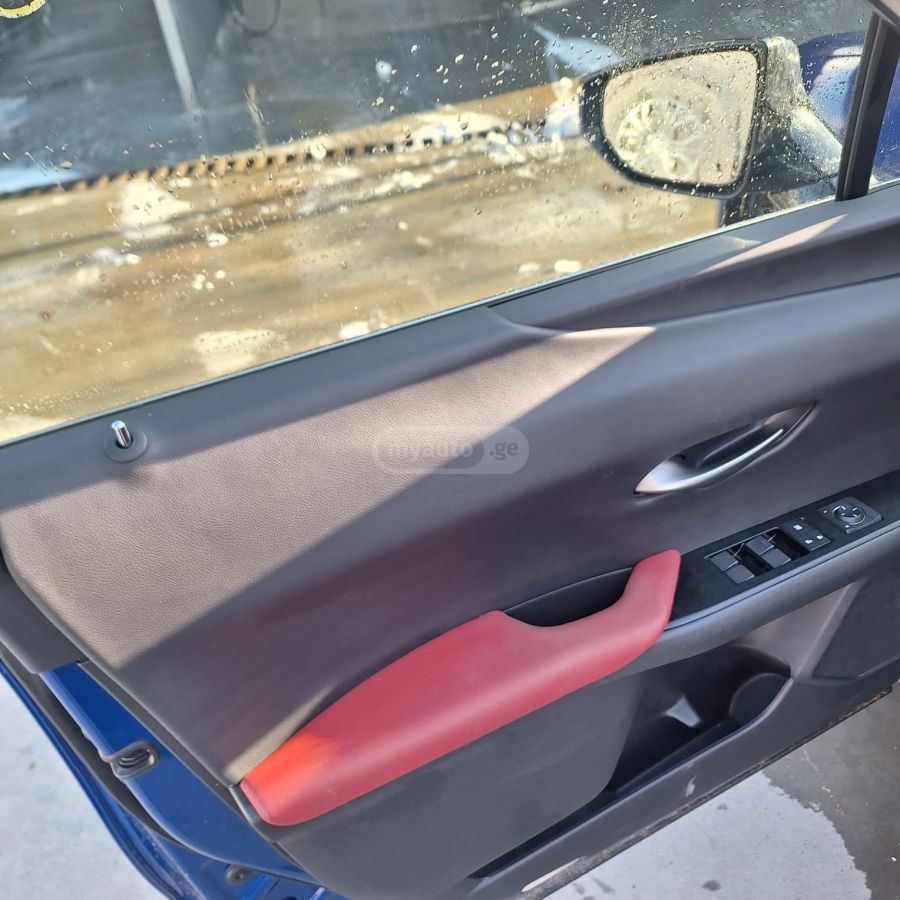 Lexus UX 250 h - фото 10