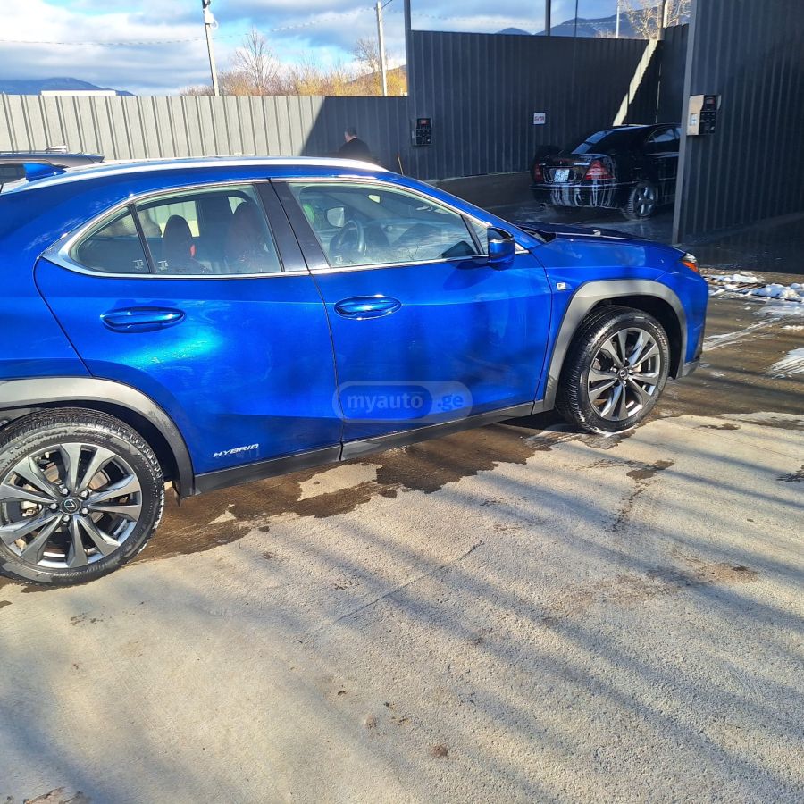 Lexus UX 250 h - фото 4
