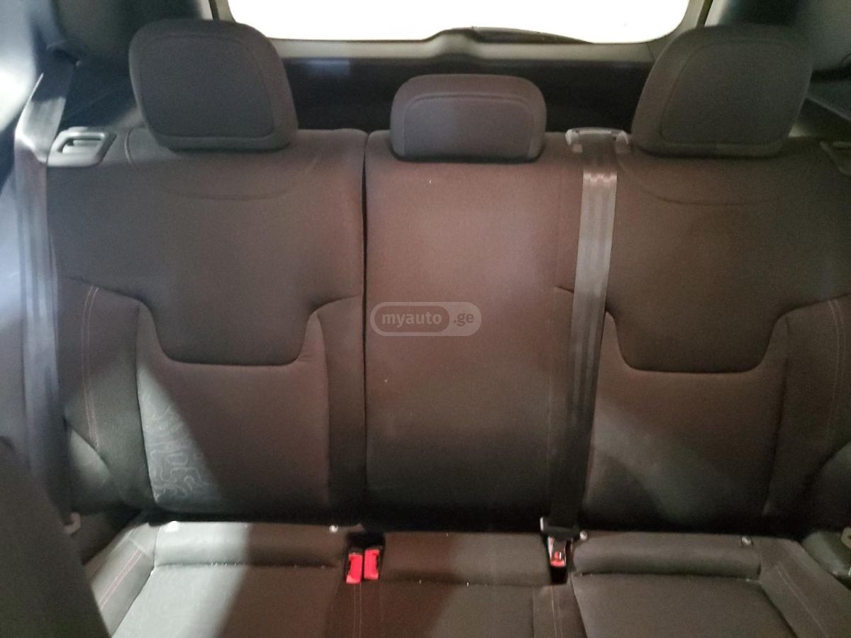 Jeep Renegade - фото 10