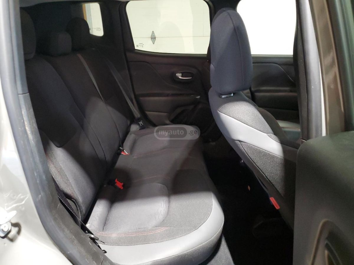 Jeep Renegade - фото 11