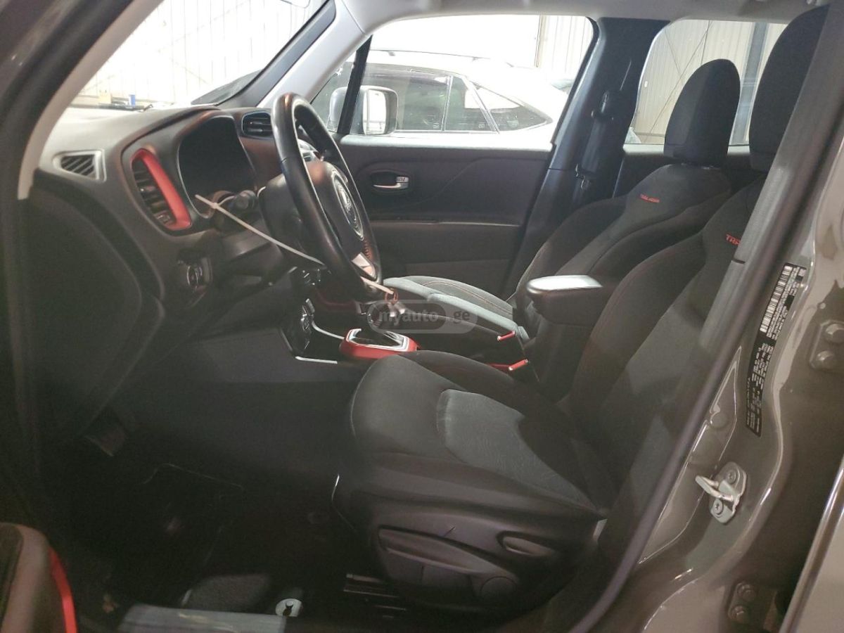 Jeep Renegade - фото 7