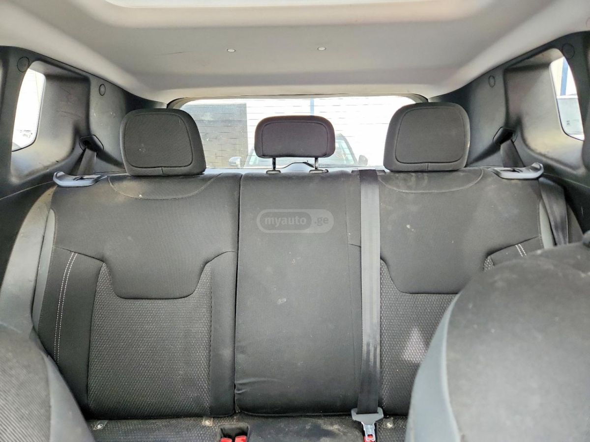 Jeep Renegade - фото 10