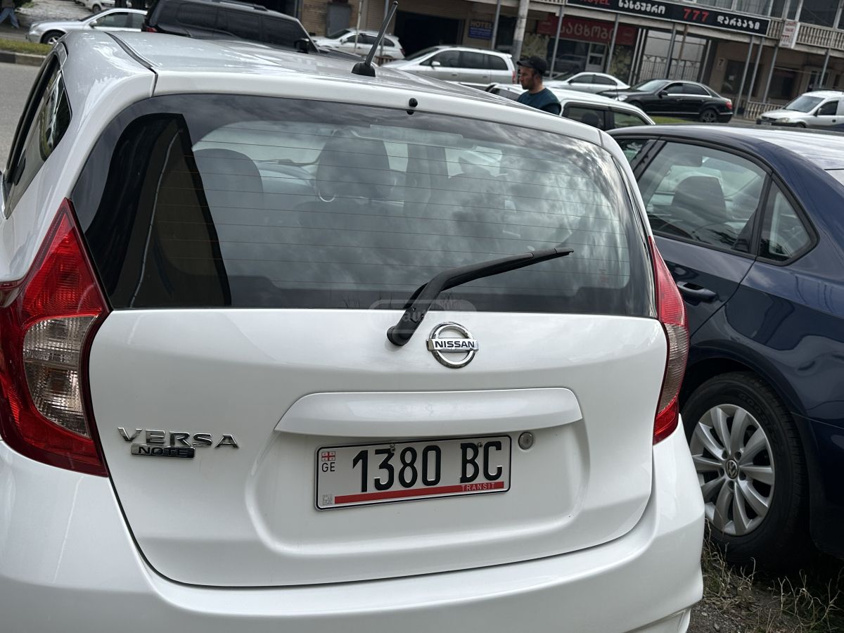 Nissan Versa - фото 2