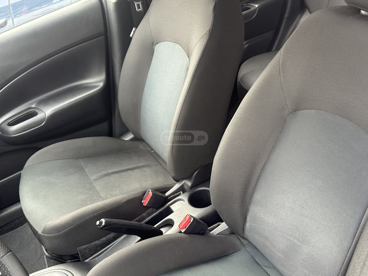 Nissan Versa - фото 3