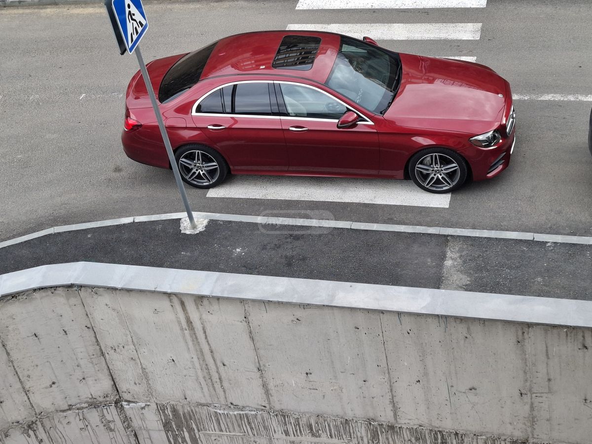 Mercedes-Benz E 300 - фото 6