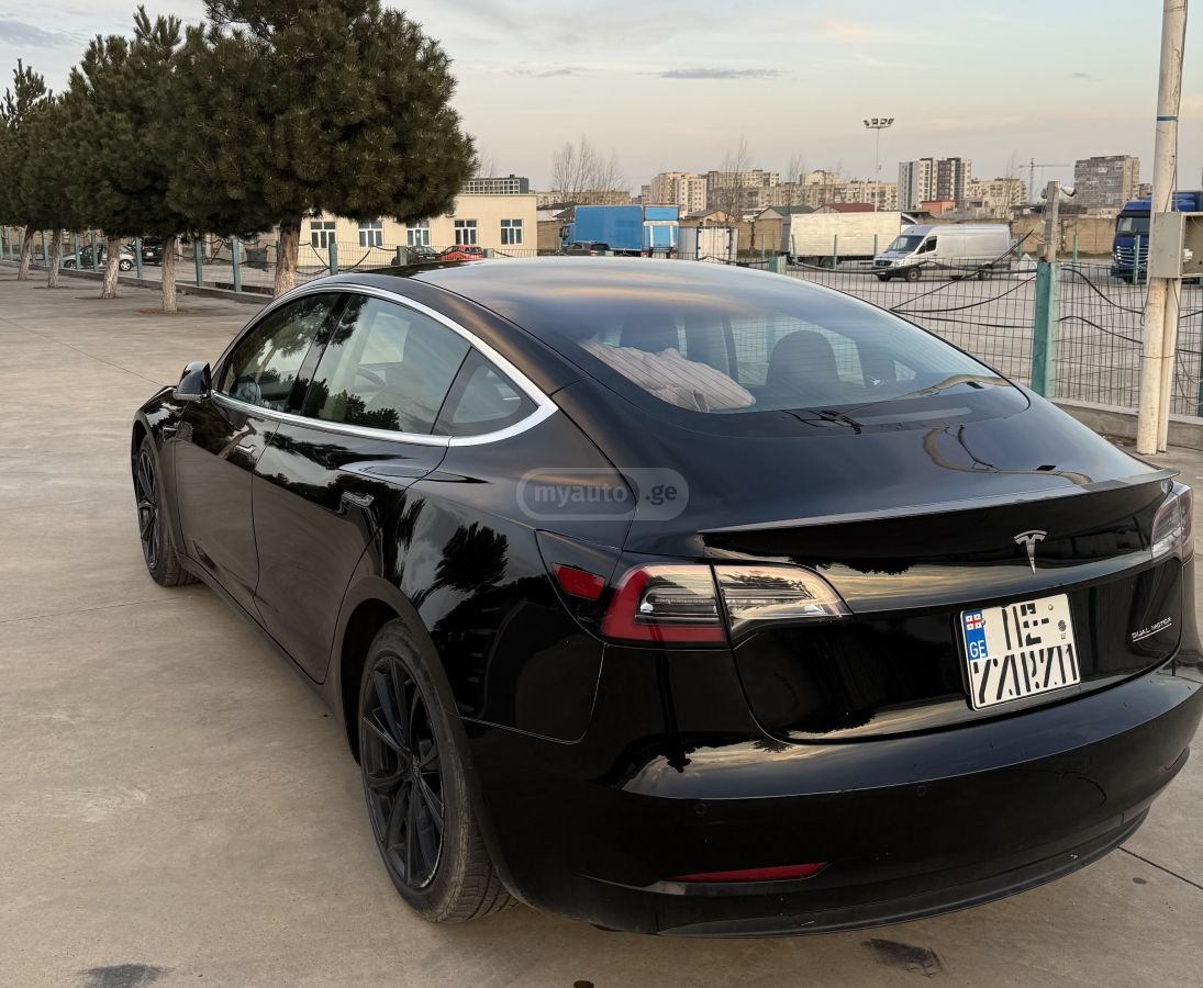 Tesla Model 3 - фото 3