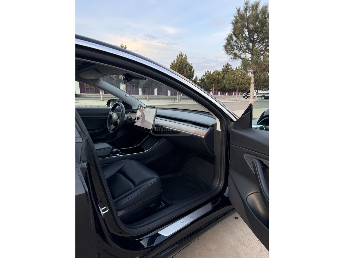 Tesla Model 3 - фото 7