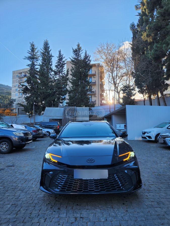 Toyota Camry - фото 2