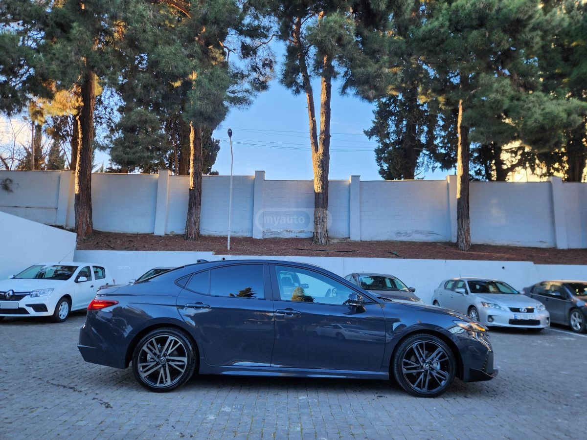 Toyota Camry - фото 3
