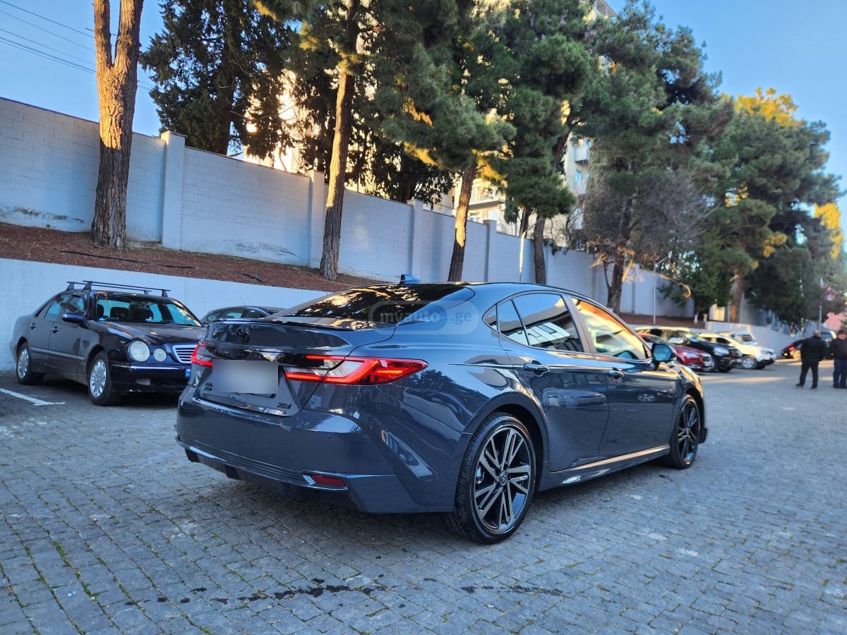 Toyota Camry - фото 4