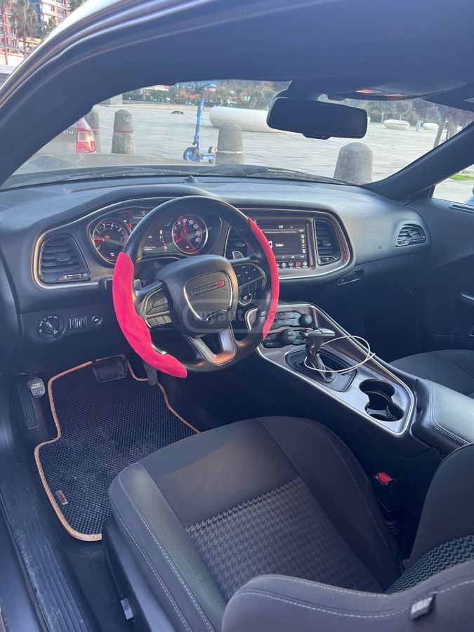 Dodge Challenger - фото 8