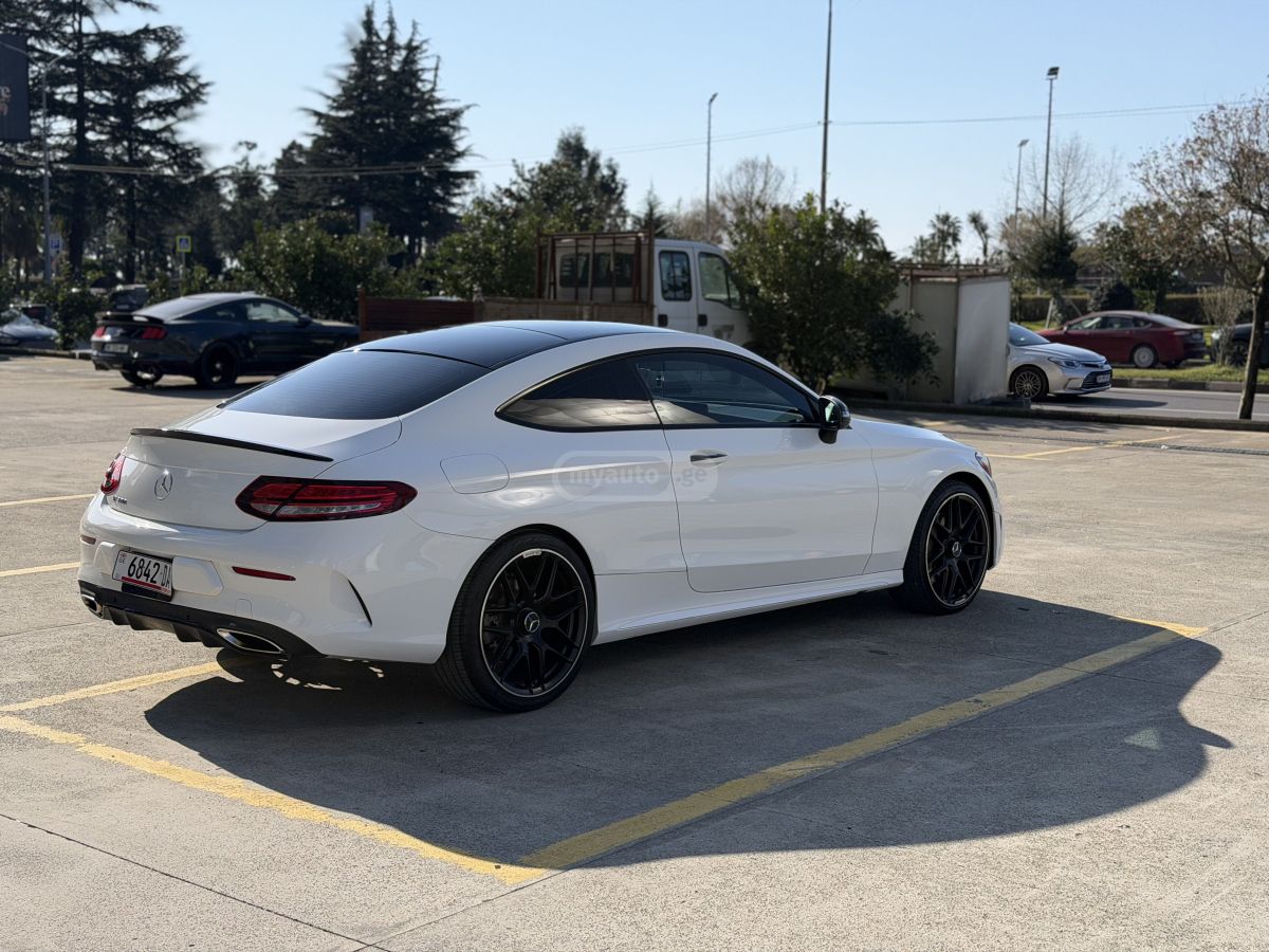 Mercedes-Benz C 300 - фото 1