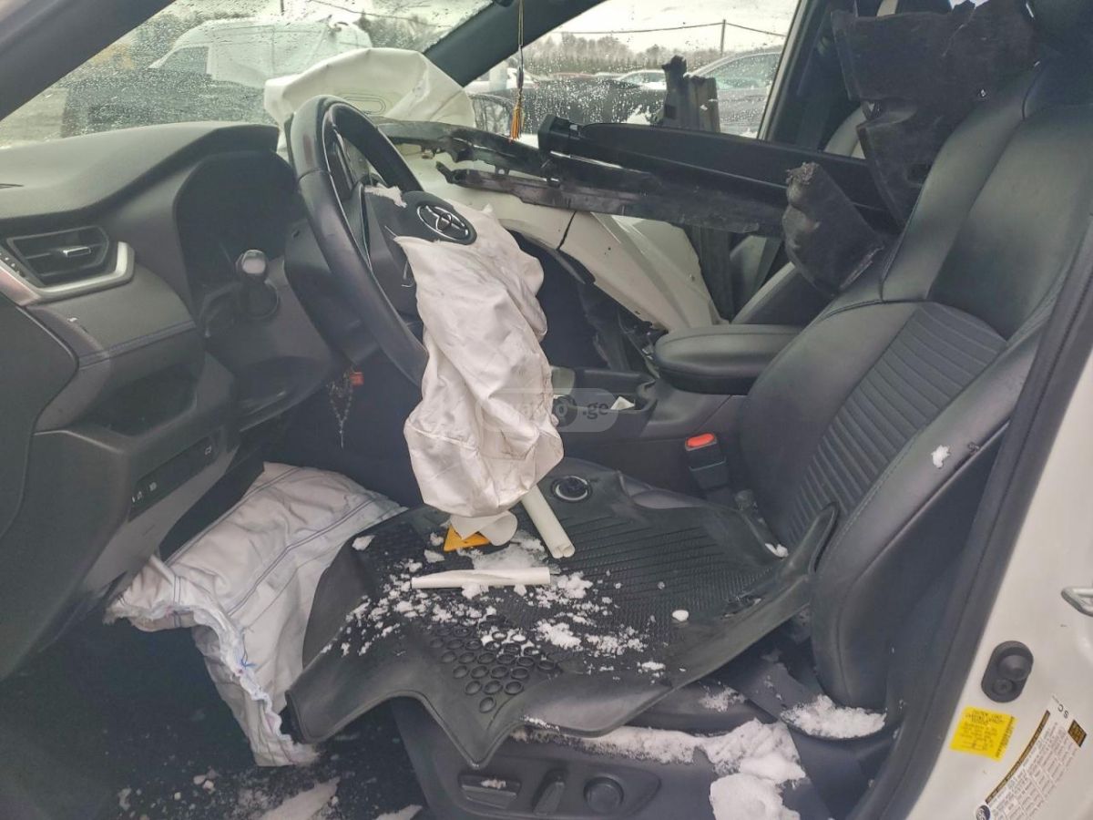 Toyota RAV 4 - фото 7