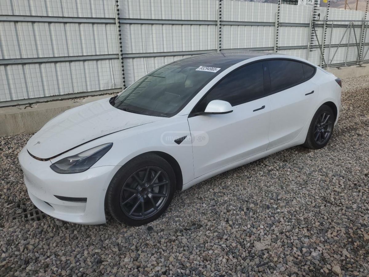 Tesla Model 3 - фото 1