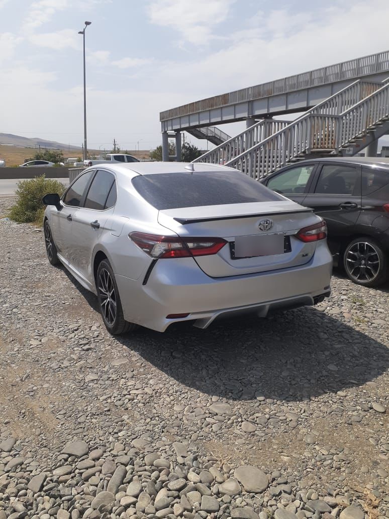 Toyota SE Nightshade 4dr Front-Wheel — миниатюра 4