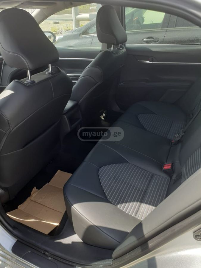 Toyota SE Nightshade 4dr Front-Wheel — миниатюра 7