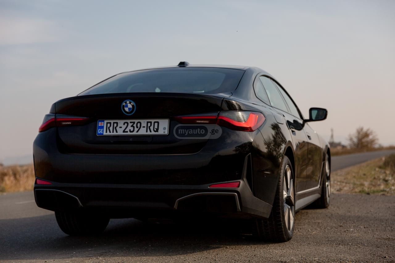 BMW eDrive35 4dr Rear-Wheel Drive — миниатюра 5