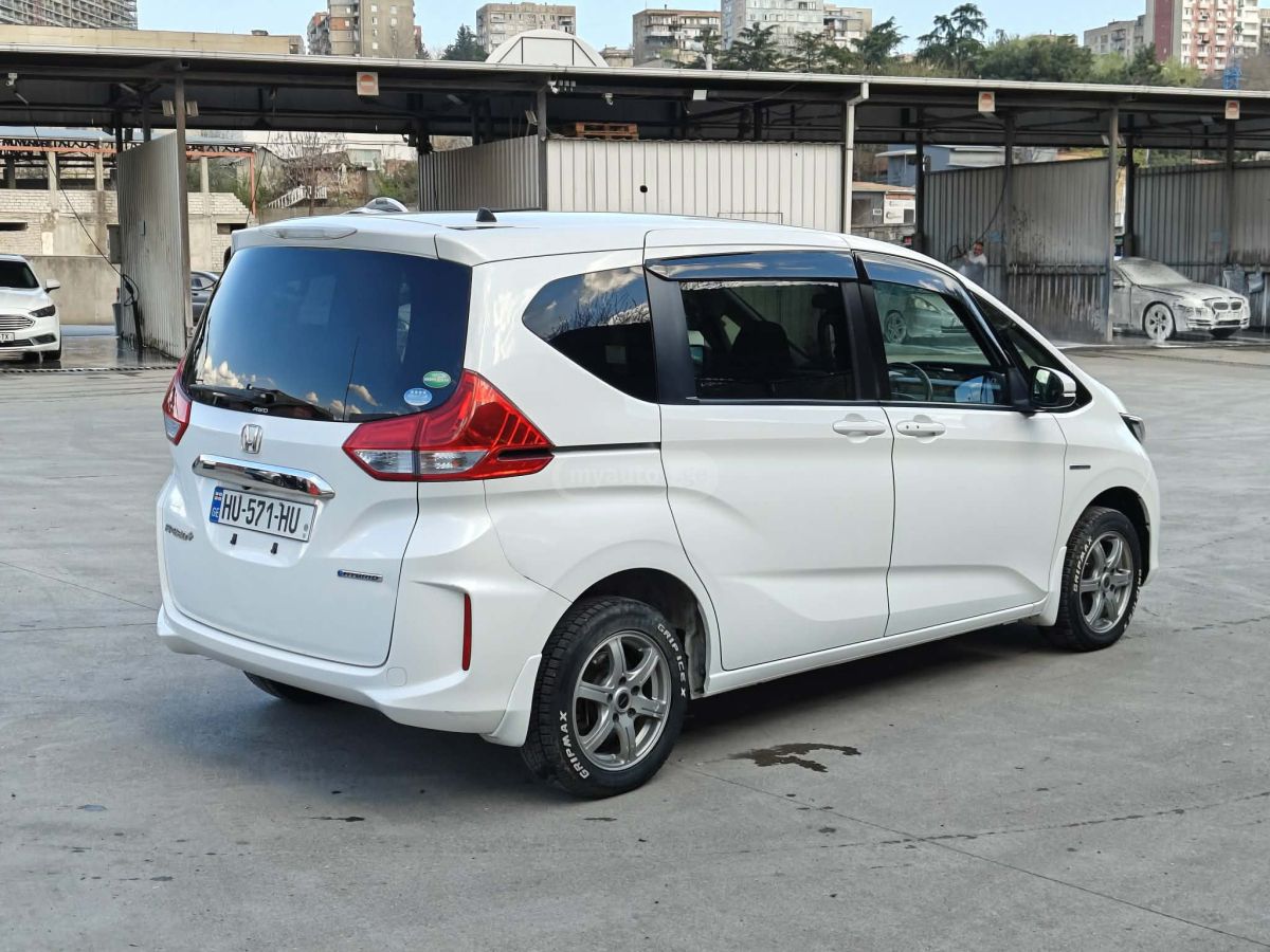 Honda Freed - фото 4