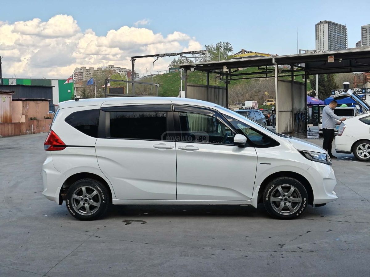 Honda Freed - фото 6
