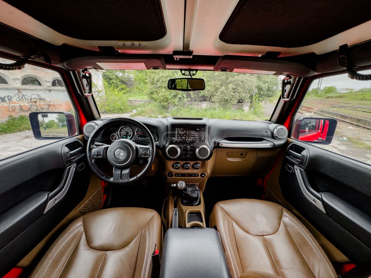 Jeep Wrangler - фото 12