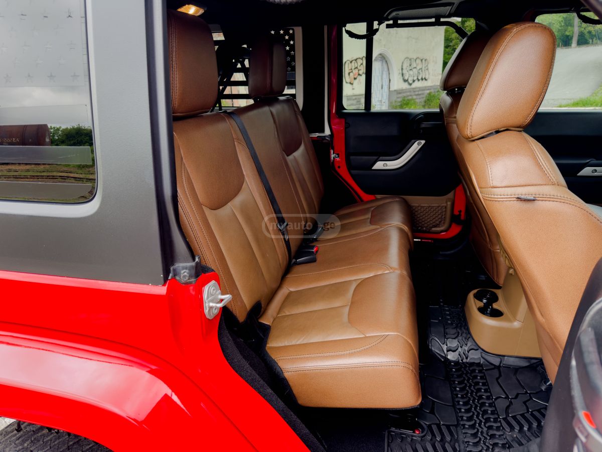 Jeep Wrangler - фото 13