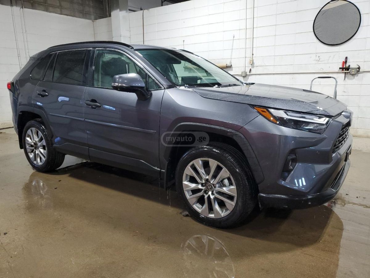 Toyota RAV 4 - фото 1