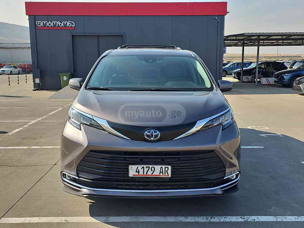 Toyota Toyota Sienna — миниатюра 2