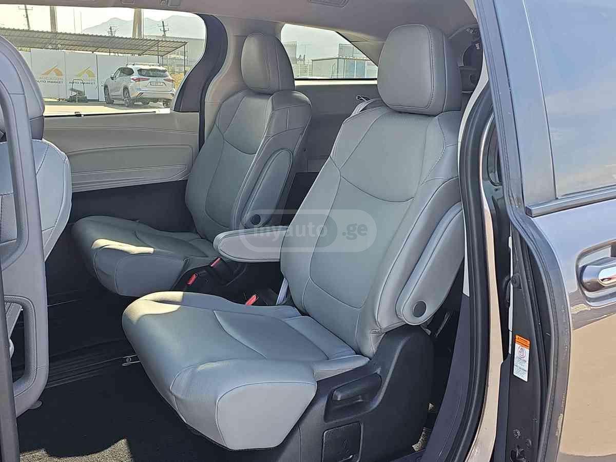 Toyota Toyota Sienna — миниатюра 7