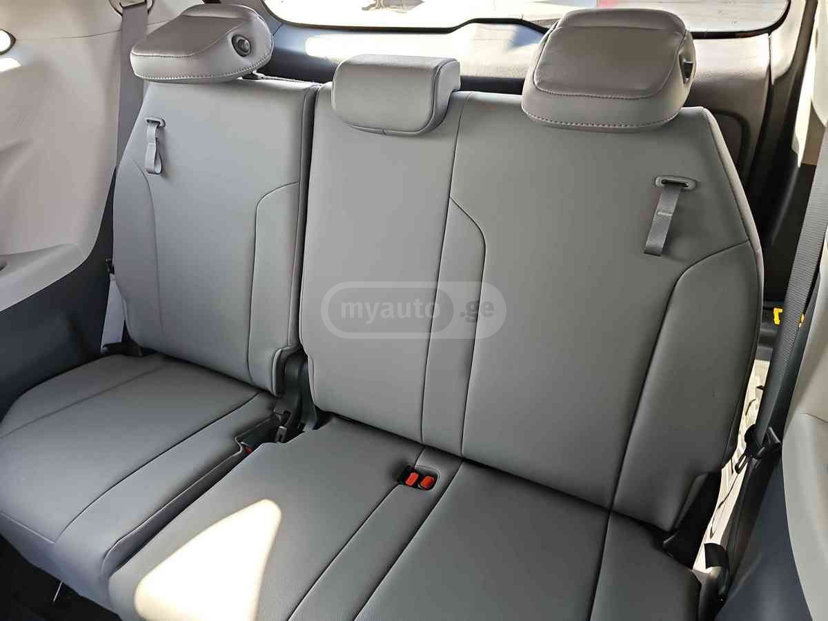 Toyota Toyota Sienna — миниатюра 8