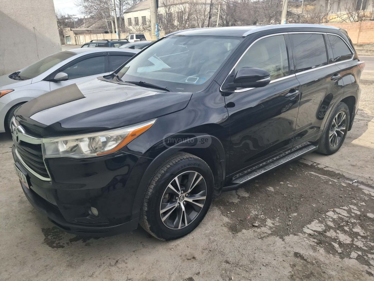 Toyota Highlander - фото 1