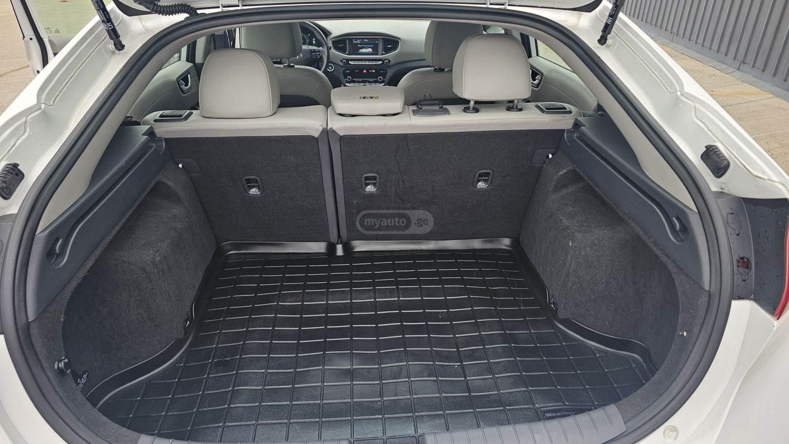 Hyundai Ioniq - фото 11