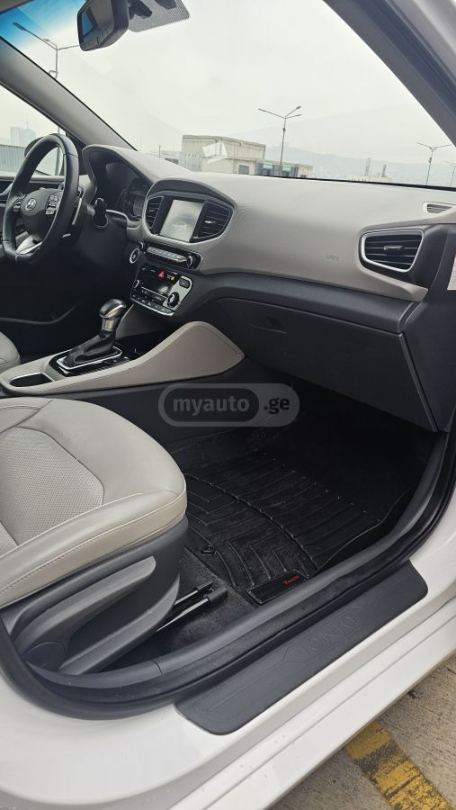 Hyundai Ioniq - фото 12