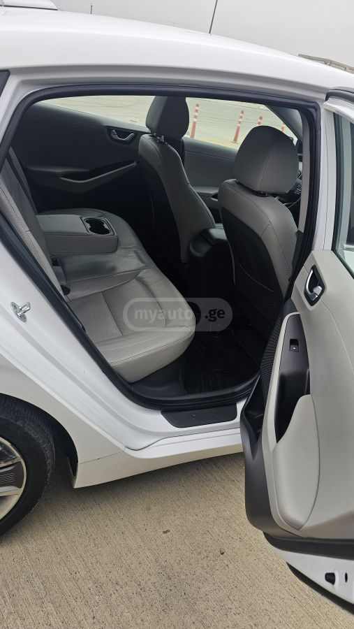 Hyundai Ioniq - фото 13