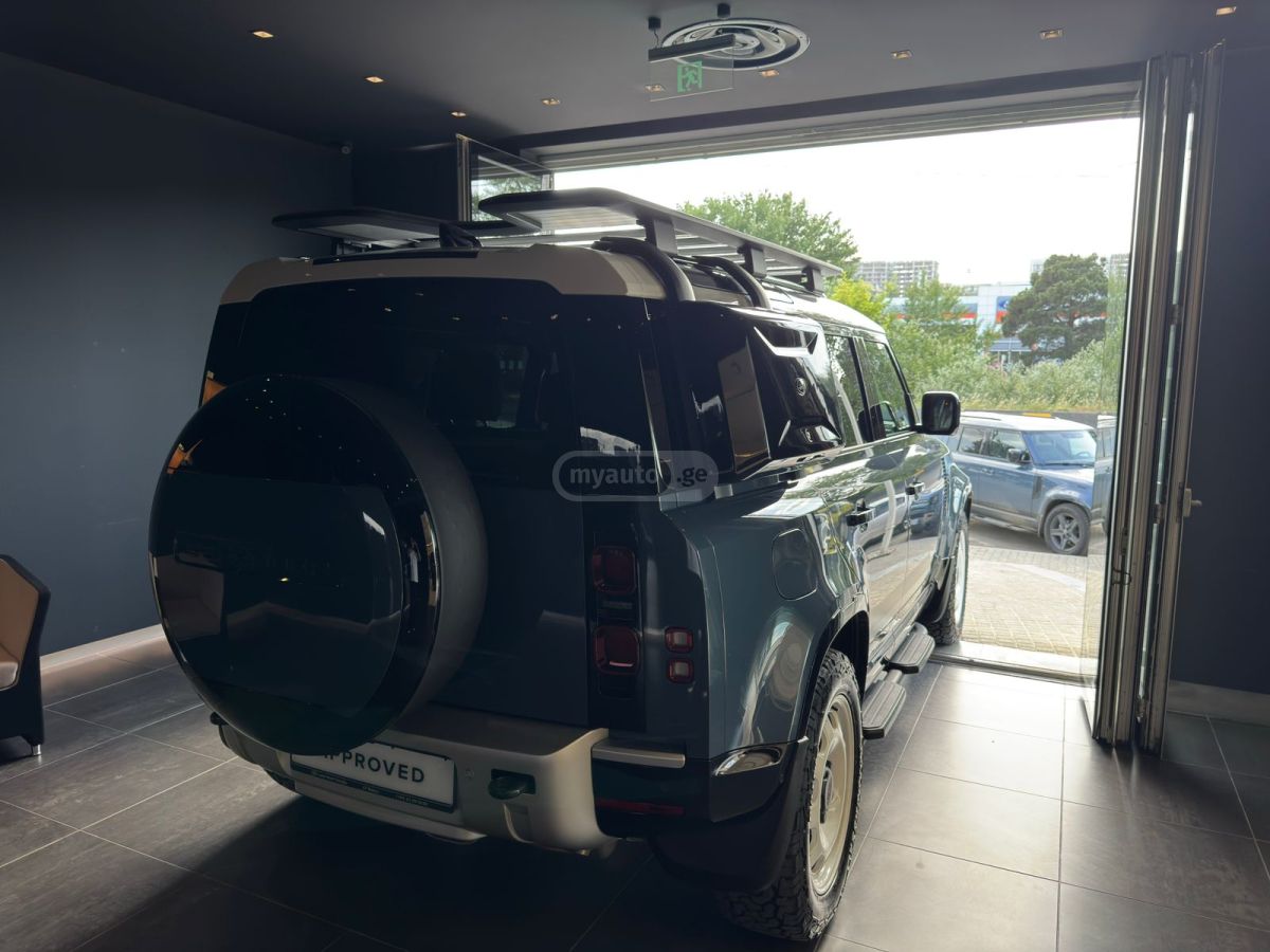 Land Rover Defender 110 