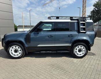 Land Rover Defender 110 