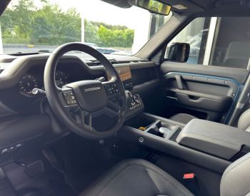 Land Rover Defender 110 
