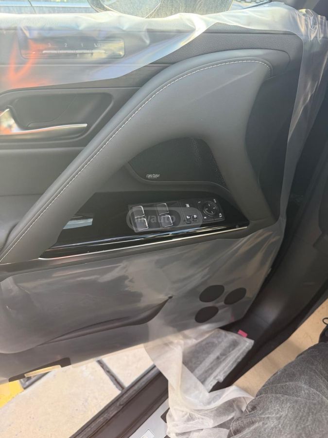 Lexus LX 500 - фото 11