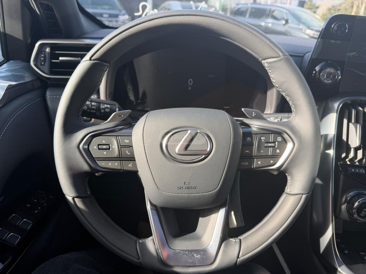 Lexus LX 500 - фото 7