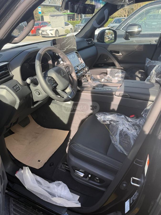 Lexus LX 500 - фото 8