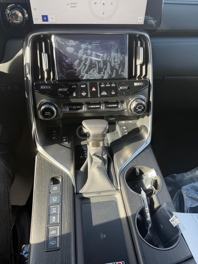 Lexus LX 500 - фото 9