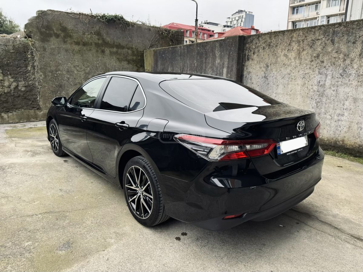 Toyota Camry - фото 2