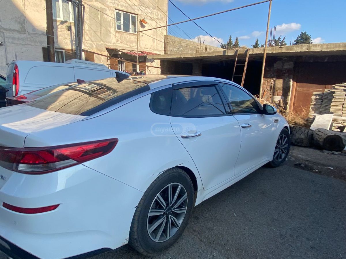 Kia Optima - фото 1