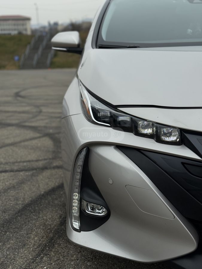 Toyota Prius Prime 2021 — миниатюра 1