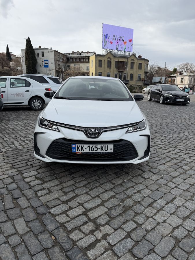 Toyota Corolla - фото 1